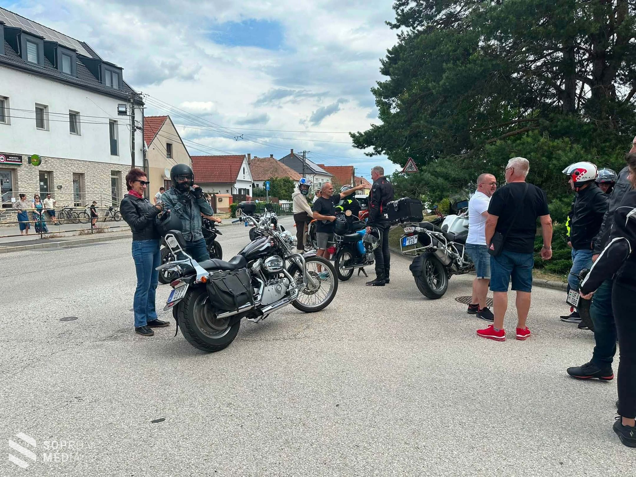 Motoros istentiszteletet tartottak Ágfalván