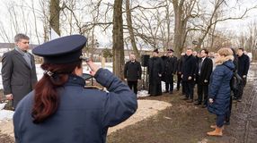 Parcellakő őrzi a mártírok emlékét a kőhidai rabtemetőnél