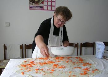 Hagyományos ételreceptek-répás és káposztás rétes