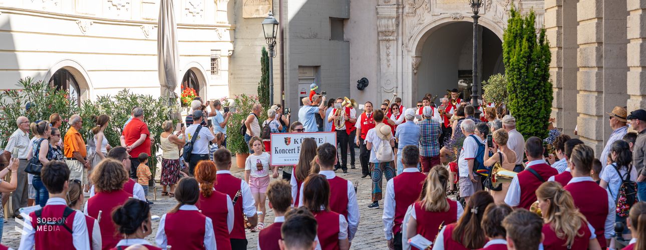 Fúvósok dallamai zengték be Sopron belvárosát