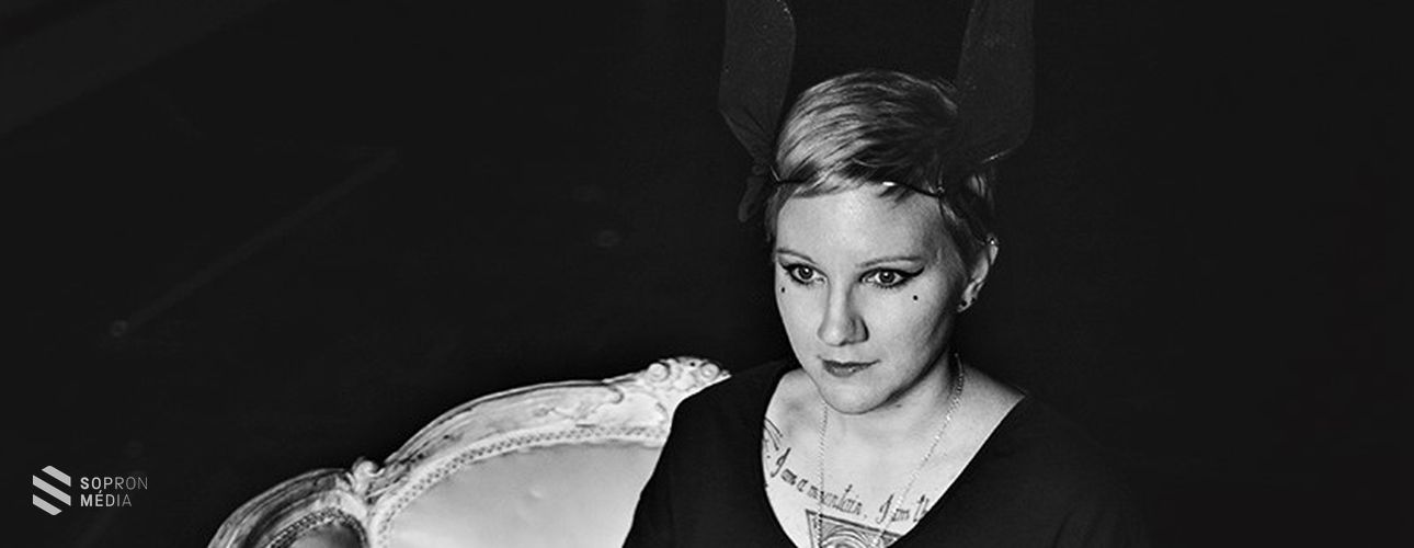 „.Fekete geometriai Mesék.” - Franken Vivien kiállítása a Liszt központban