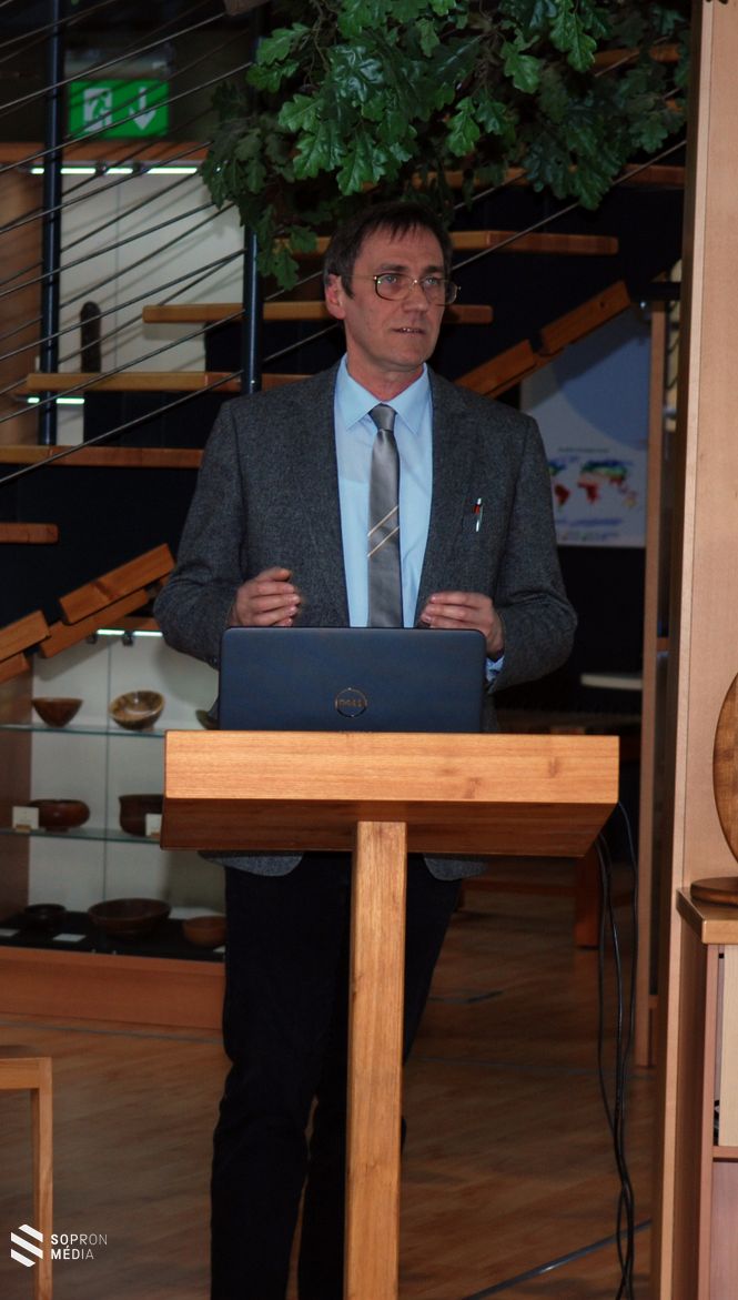 Prof. Dr. Divós Ferenc