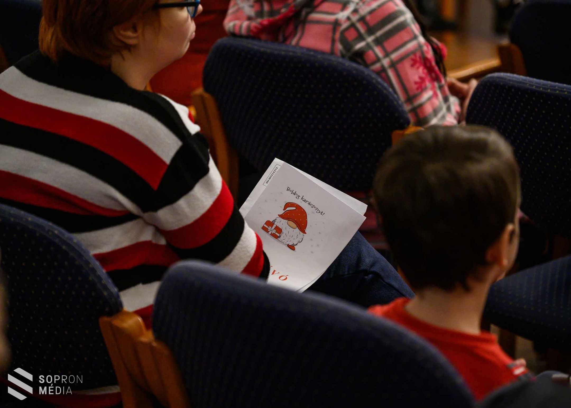 Ajándékcsomaggal segítette a rászoruló családok karácsonyát az önkormányzat