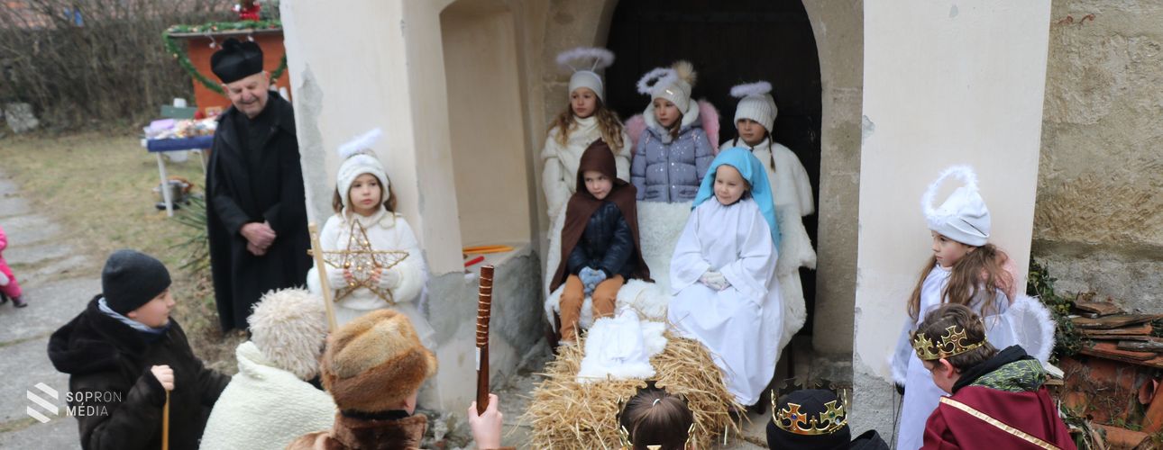 Bensőséges ünnep a kertvárosban