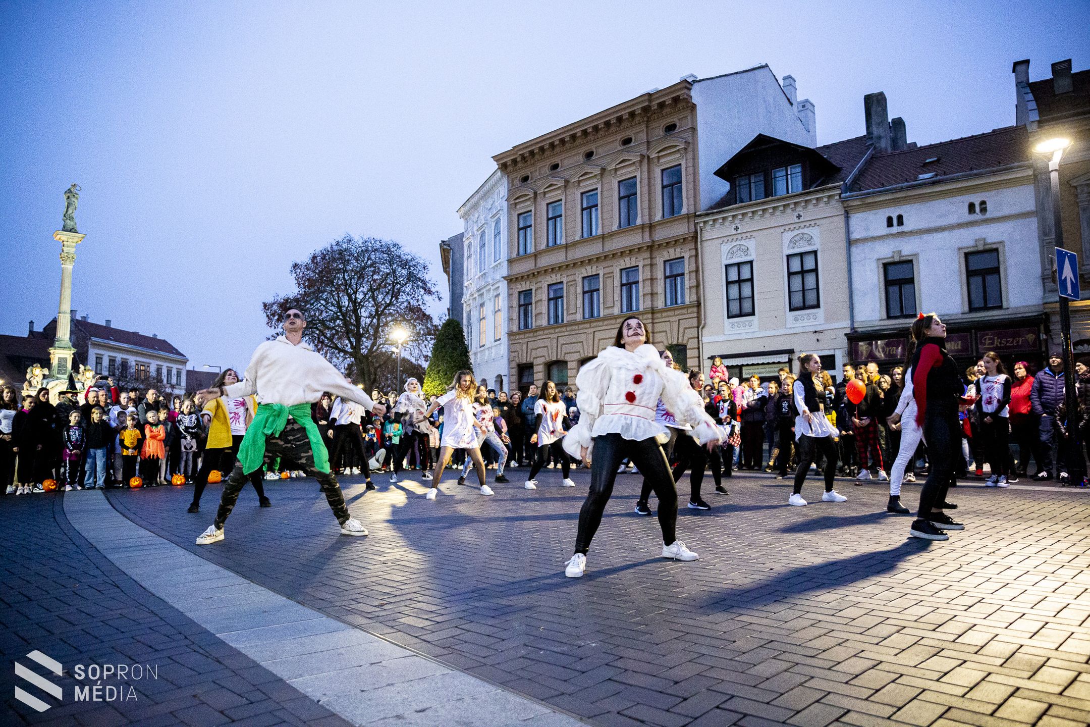 Látványos flashmobbal varázsolta el a közönséget a Dirty Dance Sopron