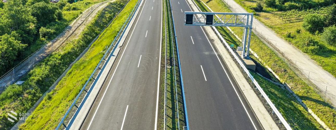 Mától már csak az új éves autópálya-matricák érvényesek