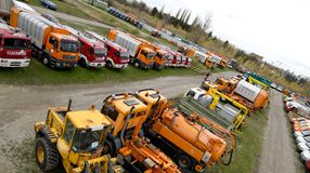 Kanyarodási asszisztens segíti Bécs teherautóit