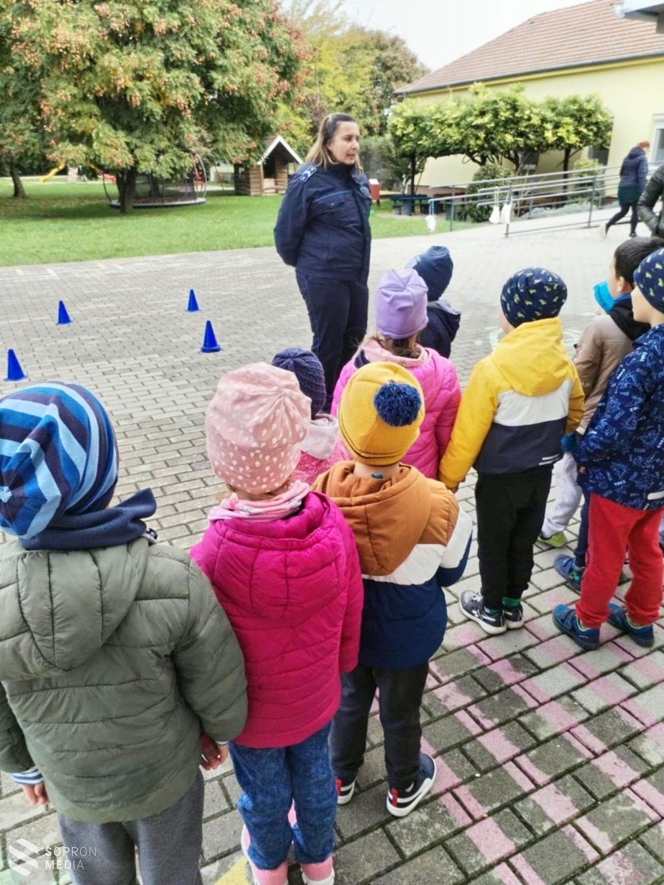 Soproni rendőrök a nagycenki Aranypatak Óvodában