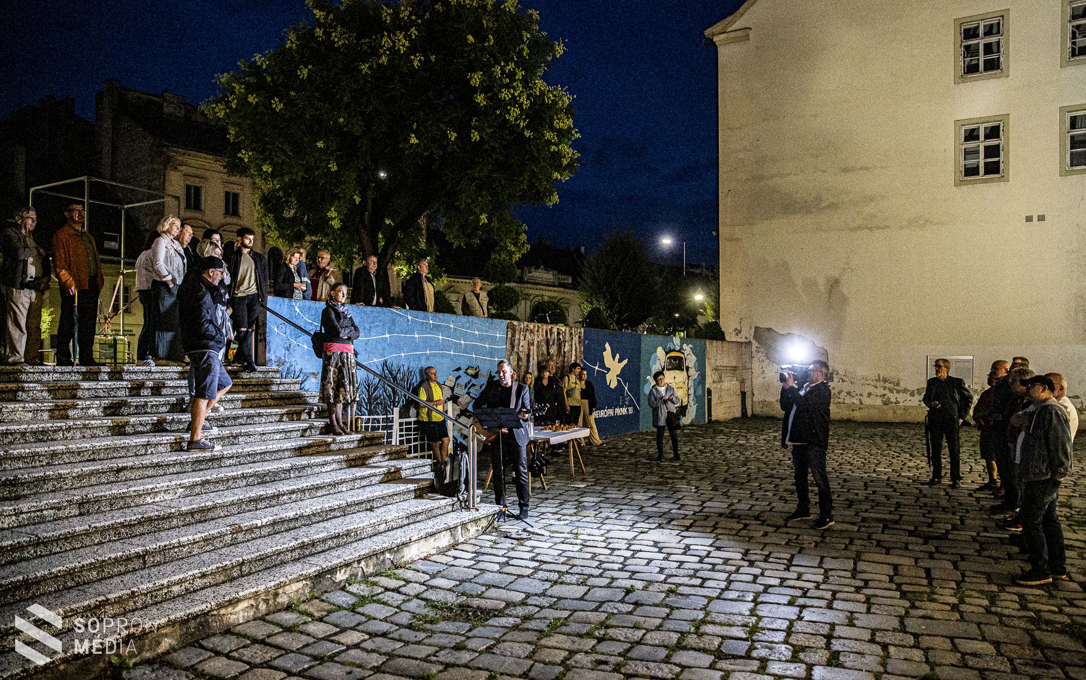 KÁOSZ címmel nyílt kiállítás a Rondella bástyagödörben