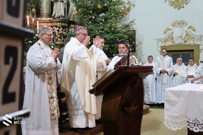A szentmisét dr. Veres András megyéspüspök celebrálta