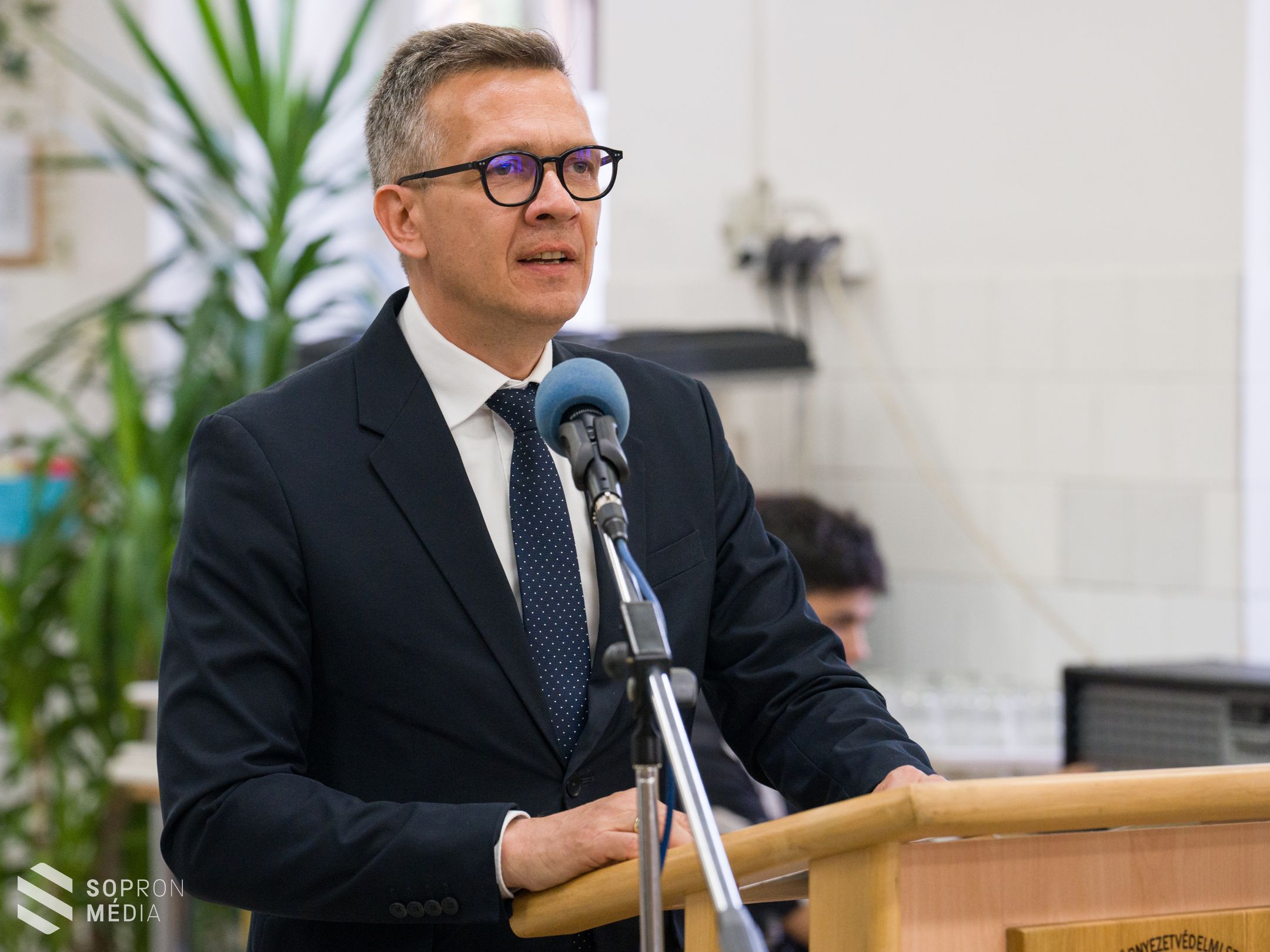 Pedagógusnap alkalmából köszöntötték az oktatókat a Roth Gyula Kollégiumában