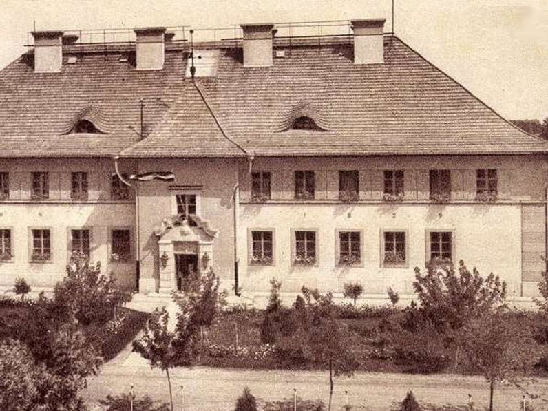 Az egykori csermajori középiskola, a „tejesek Sárospatakja”