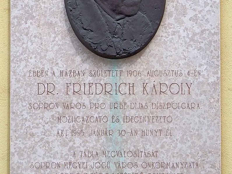 A mozi legendás igazgatója, országosan ismert idegenvezető: Friedrich Károly
