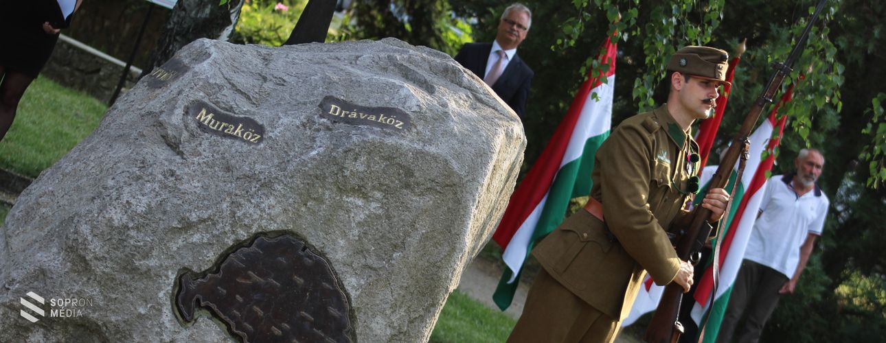 Megemlékezés volt a Barátság parkban (galéria)