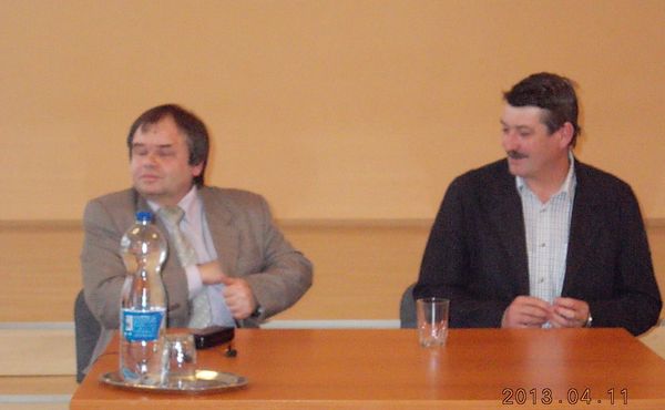Faluházi esték 2013. április