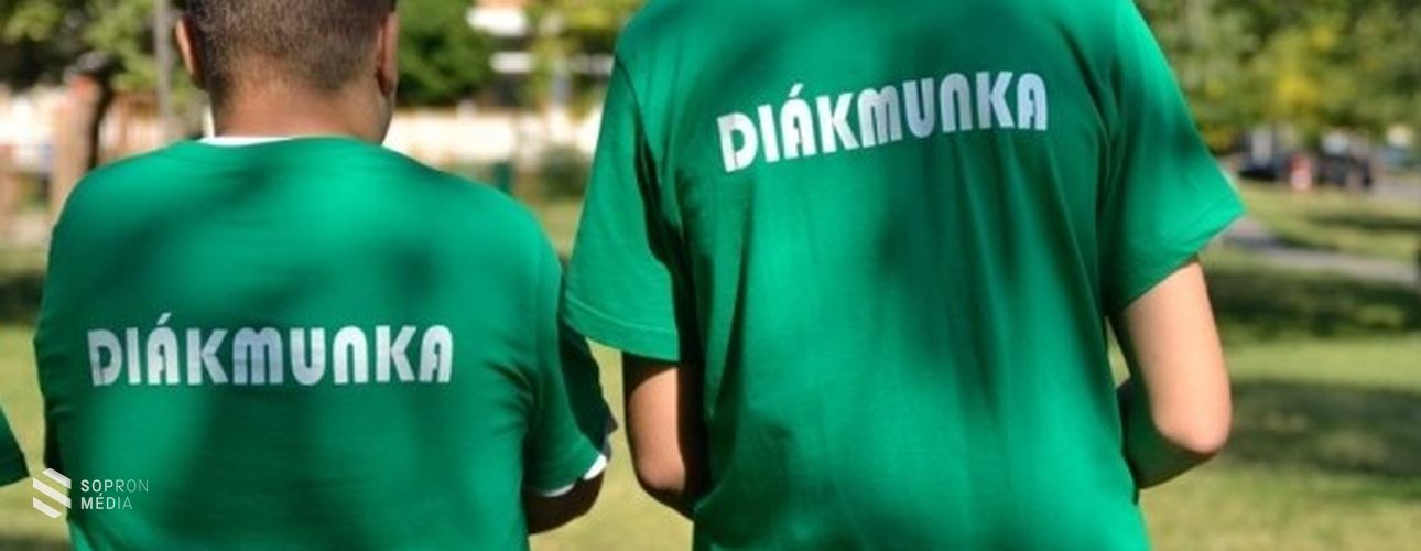 Munkaügyi tájékoztatók szolgálják a nyáron dolgozó diákokat