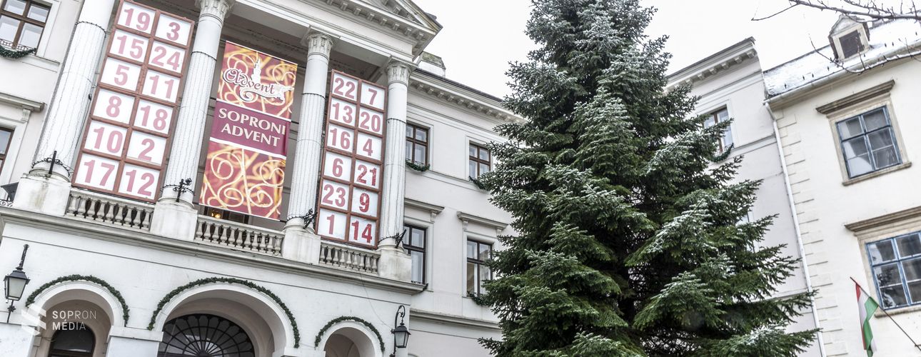 Már a Fő téren van Sopron karácsonyfája!