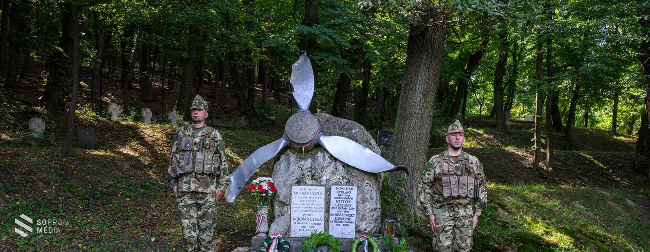 Megemlékezést tartottak a sopronbánfalvi hősi temetőben