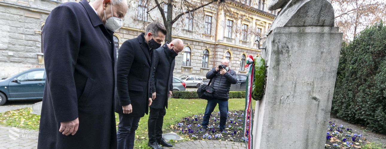 Csendes főhajtással emlékeztek meg Lackner Kristófról 