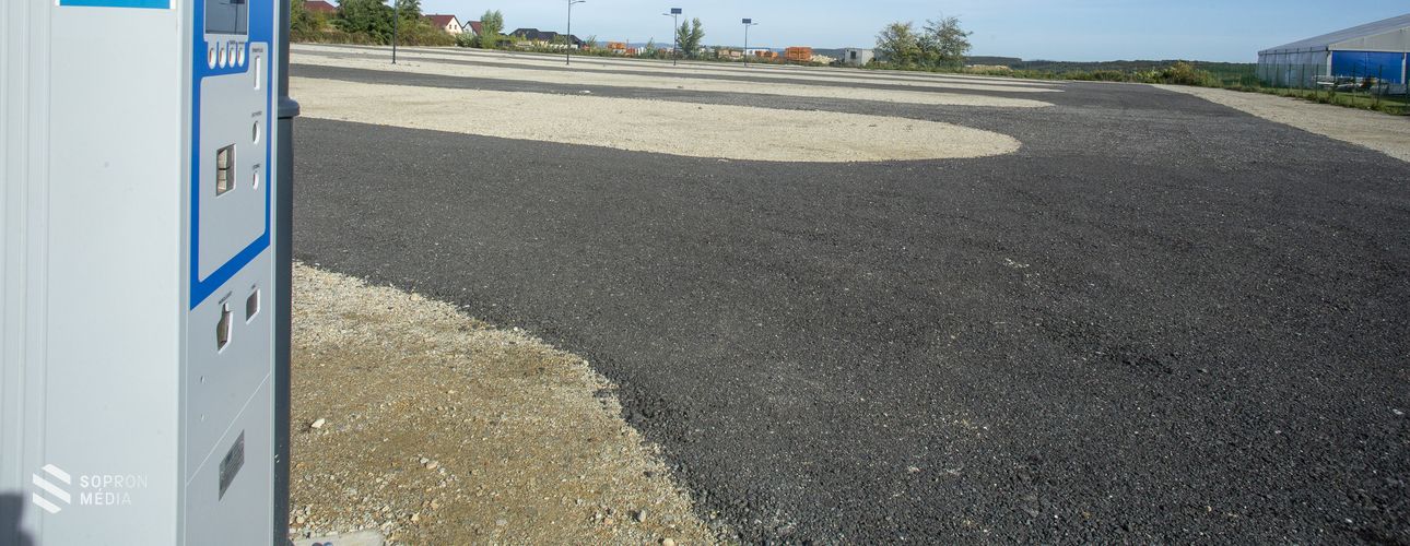 309 férőhelyes parkolót adtak át az Aranyhegyen