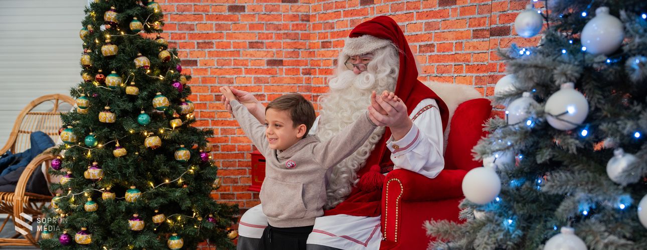 Megérkezett Sopronba a lappföldi Mikulás