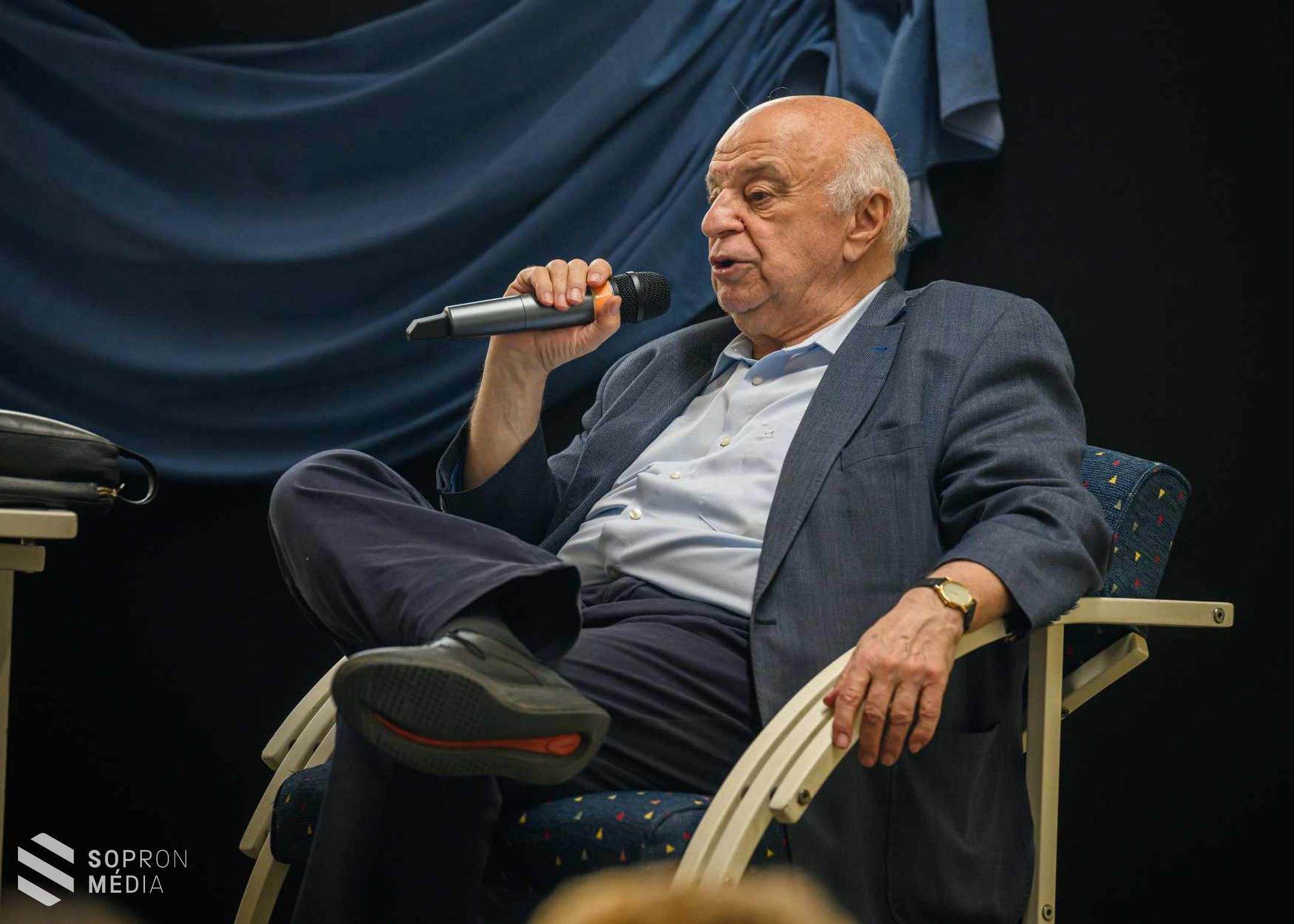 Dr. Nógrádi György: bármi áron el kell kerülni a harmadik világháborút!