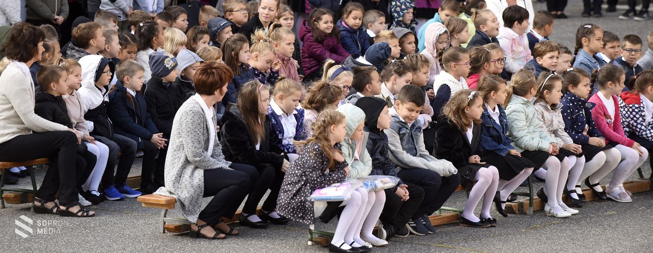 Megnyitották az új tanévet a Petőfi Sándor Általános Iskolában