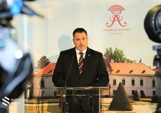 Windisch László, a Magyar Nemzeti Bank alelnöke, a Monetáris Tanács tagja hivatalosan is kibocsátotta az évfordulóra készült Széchenyi-emlékérméket