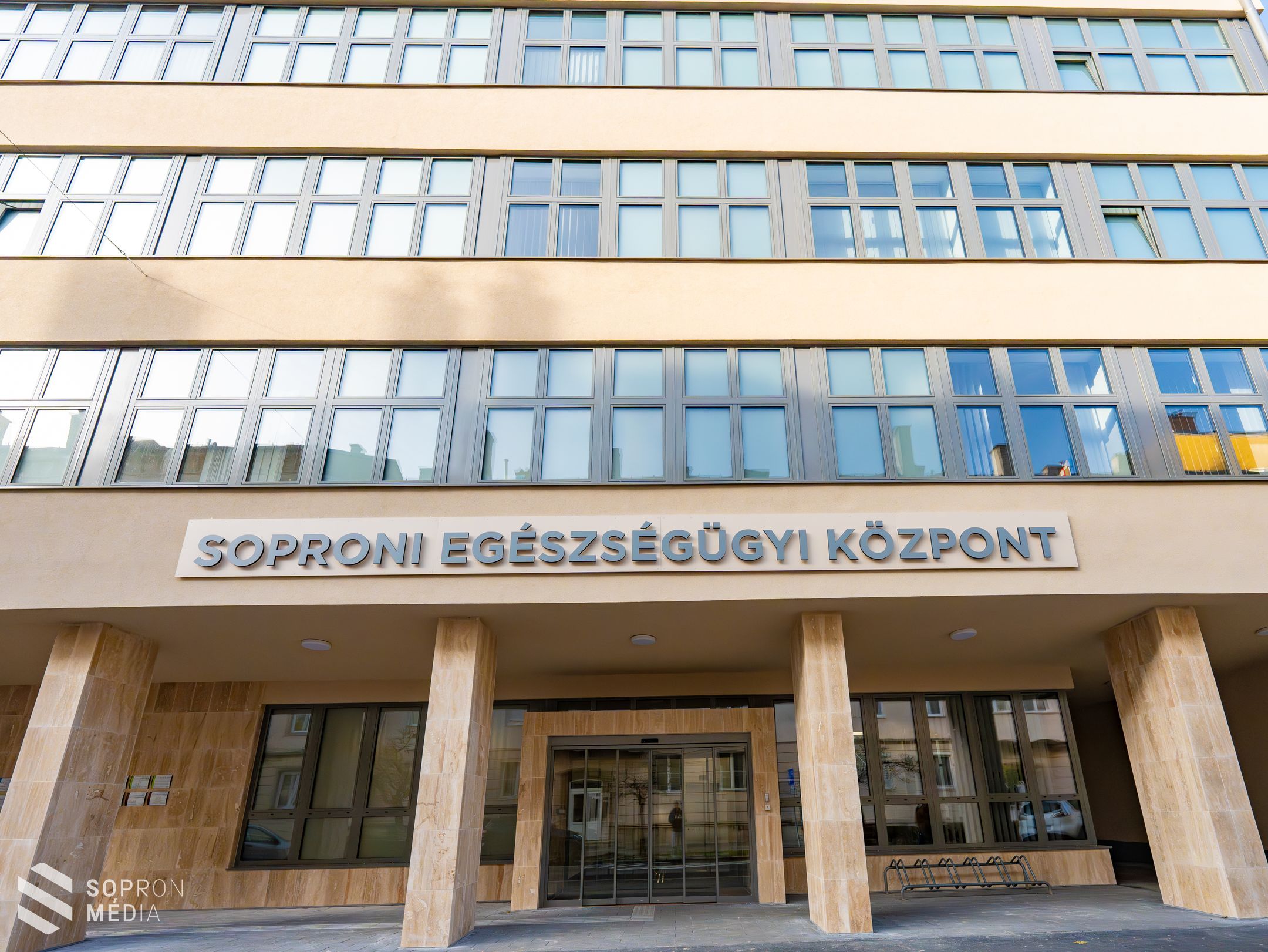 Átadták a felújított Lenkey utcai egészségházat