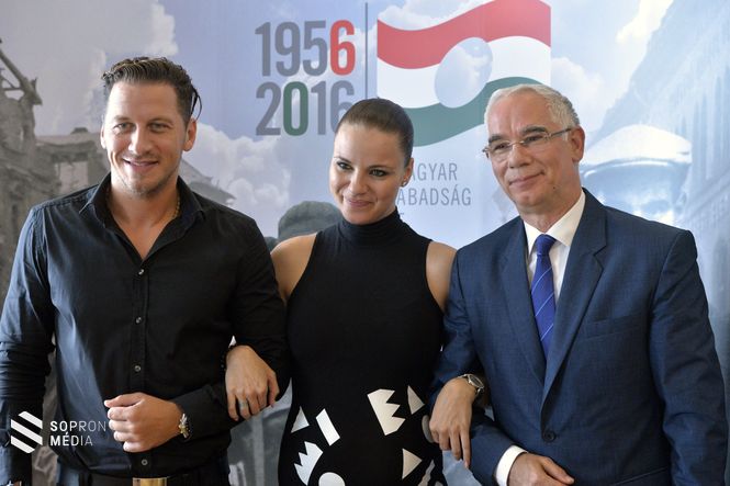 Vastag Csaba énekes, producer, Péter Szabó Szilvia énekes és Balog Zoltán, az emberi erőforrások minisztere