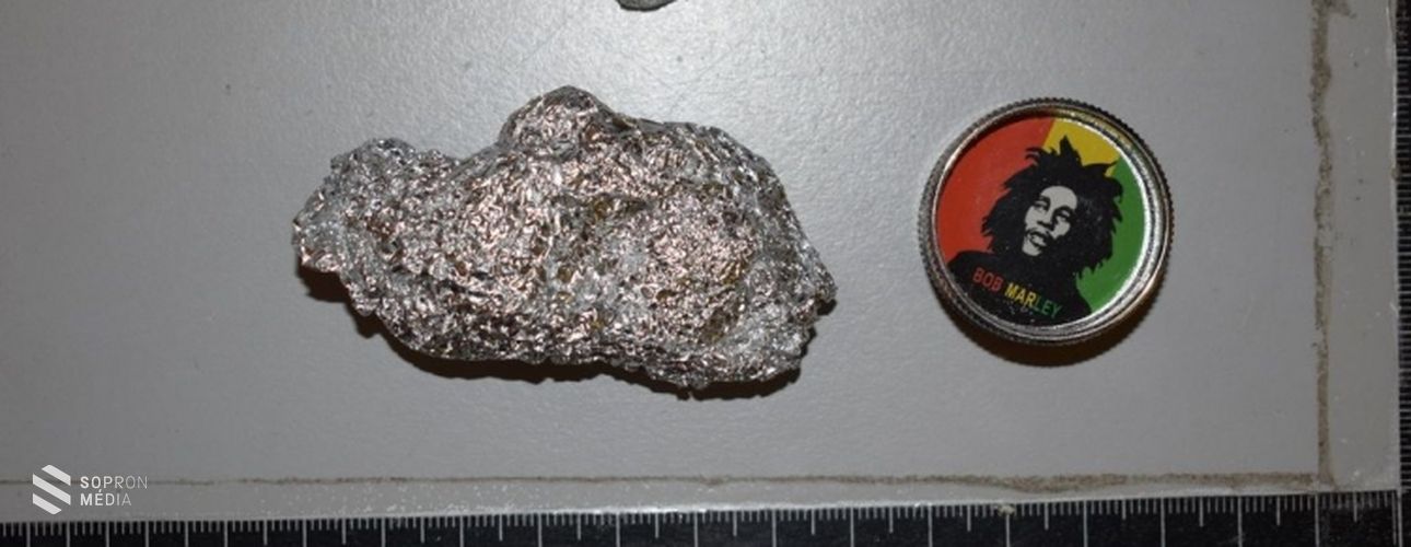 Kábítószergyanús anyagokat találtak a soproni rendőrök