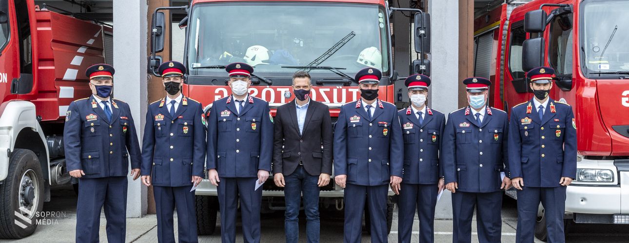 A város elismeri a tűzoltók áldozatos munkáját