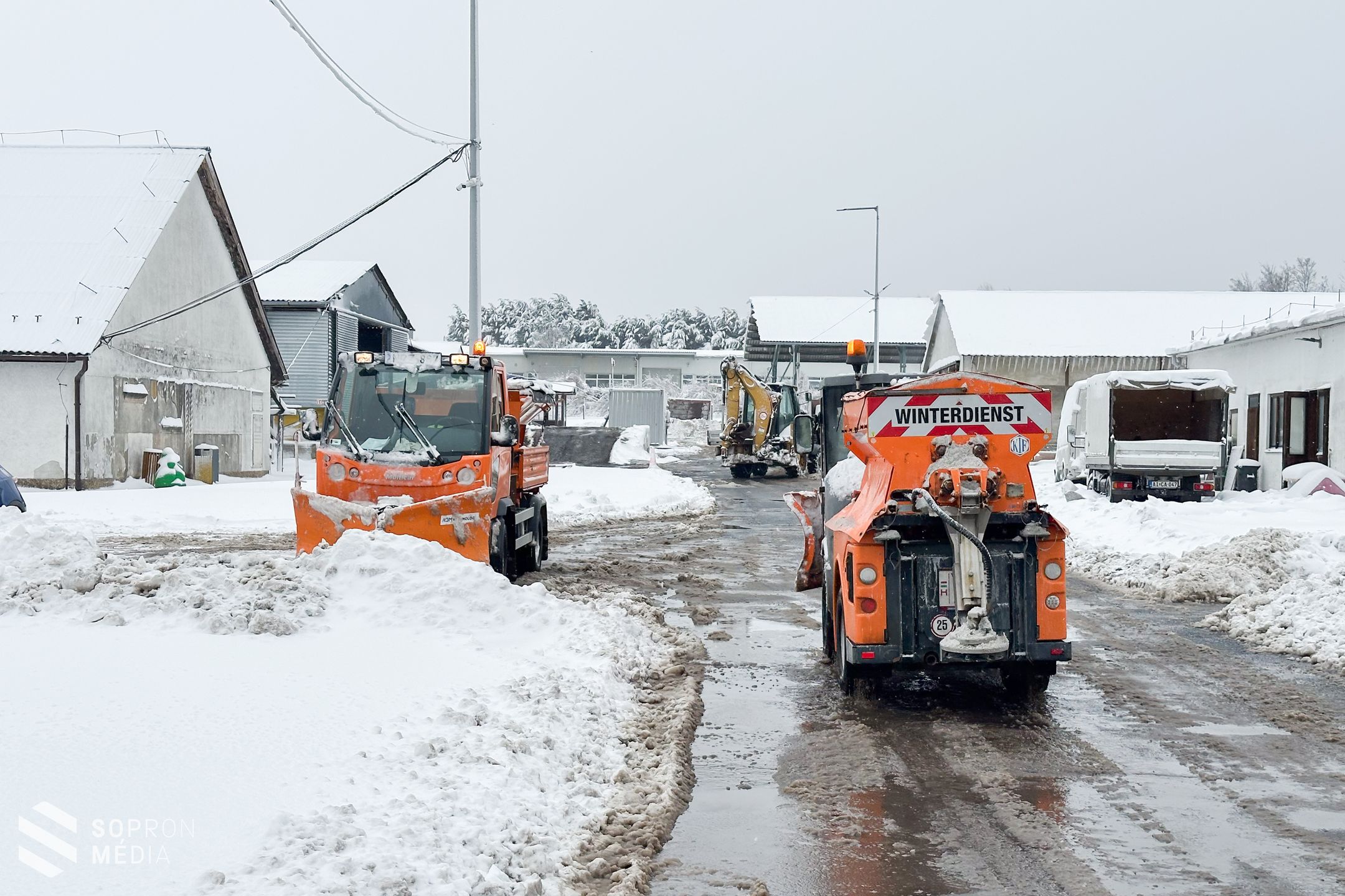 A városüzemeltetés folyamatosan az utak rendezésén dolgozik