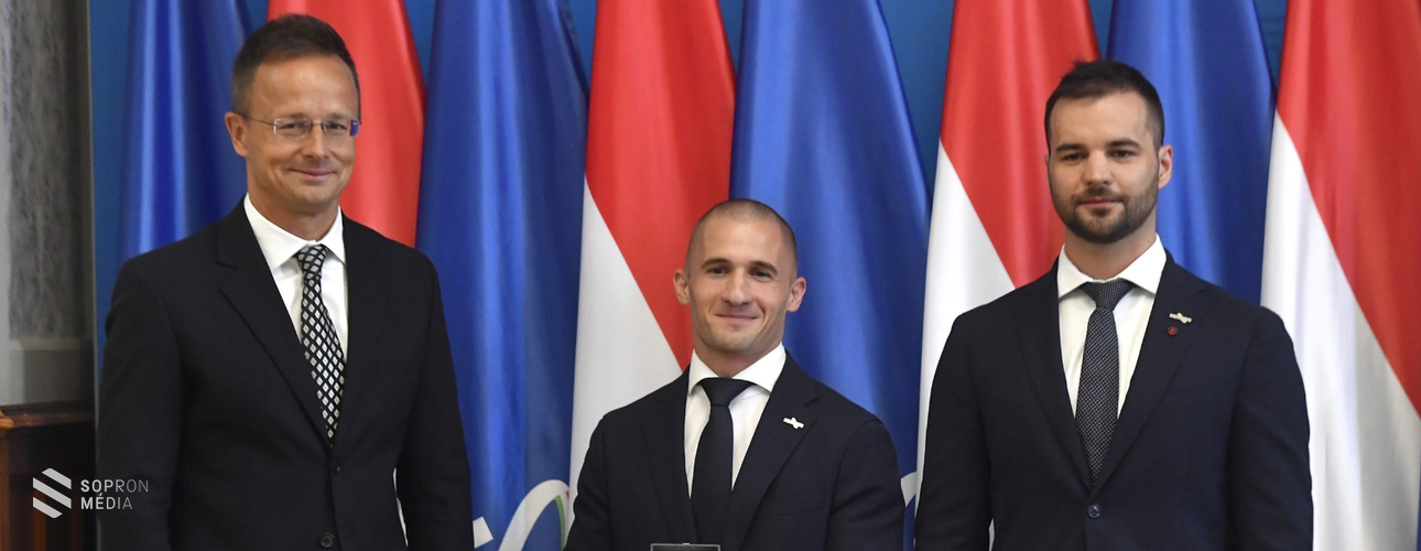 Magyarország újabb kutatóűrhajóst küld a Nemzetközi Űrállomásra - jelentette be Szijjártó Péter