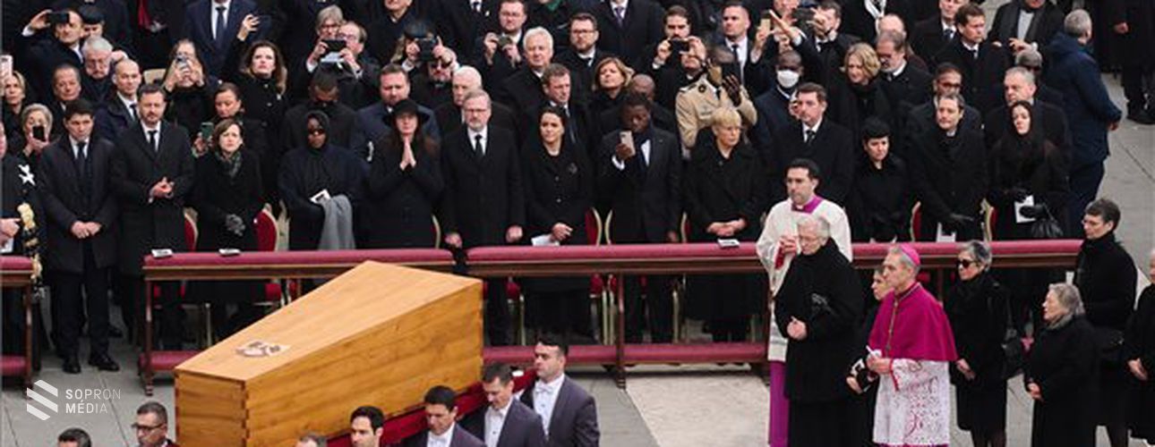 XVI. Benedek temetése - Pápának kijáró ceremóniával vettek végső búcsút a volt egyházfőtől