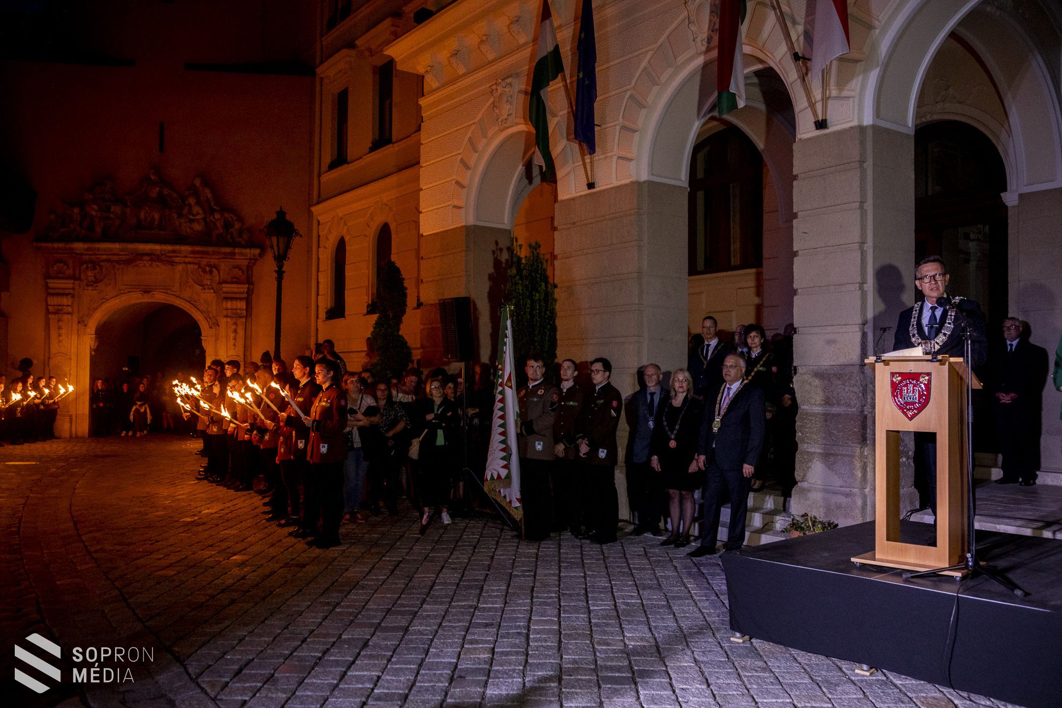 Valéte! - a város is búcsúzott a Soproni Egyetem végzős hallgatóitól