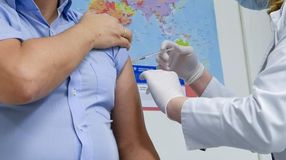 Nem oltják soron kívül semelyik élelmiszer-áruház raktárosait