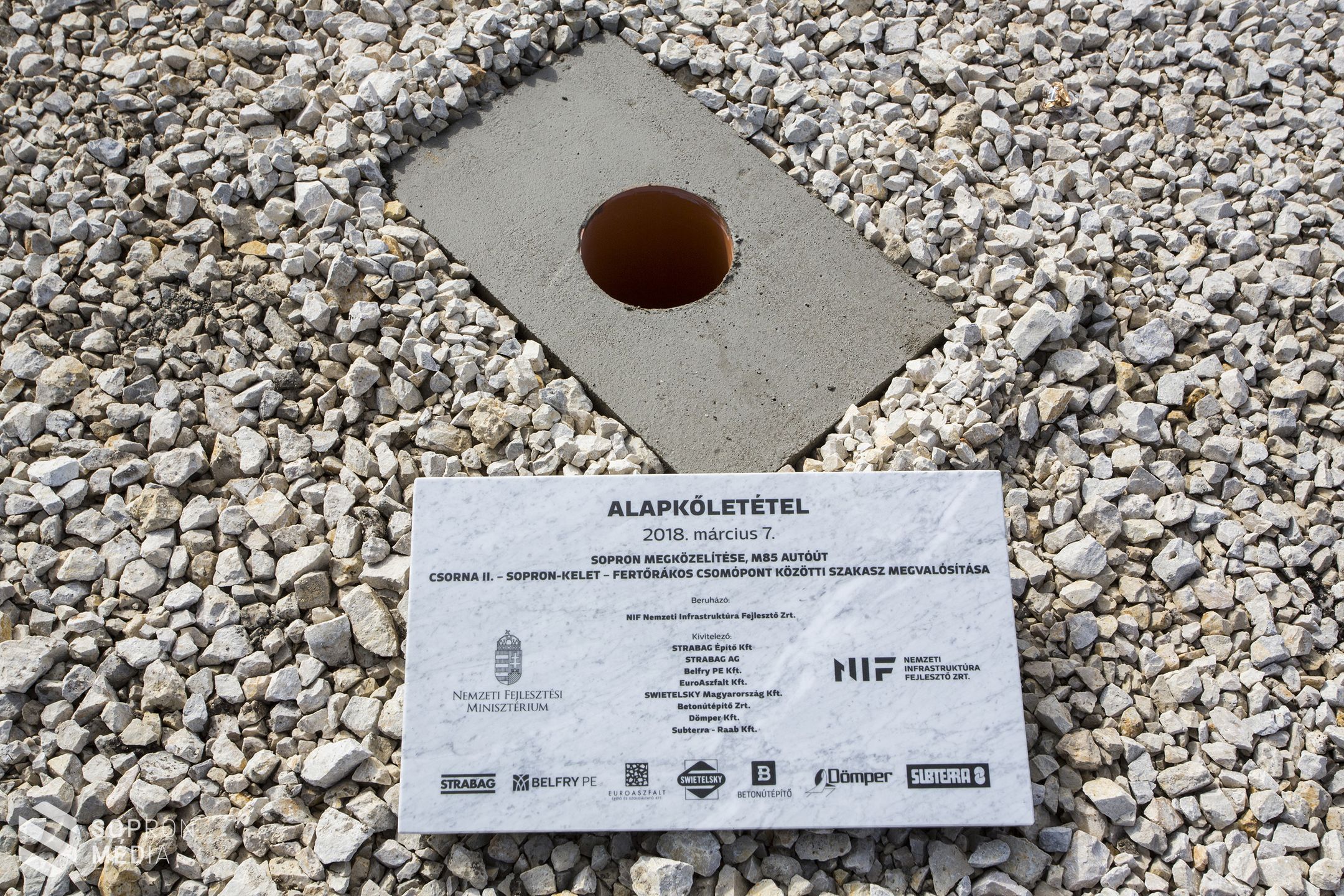Letették az M85-ös gyorsforgalmi út alapkövét Sopron határában