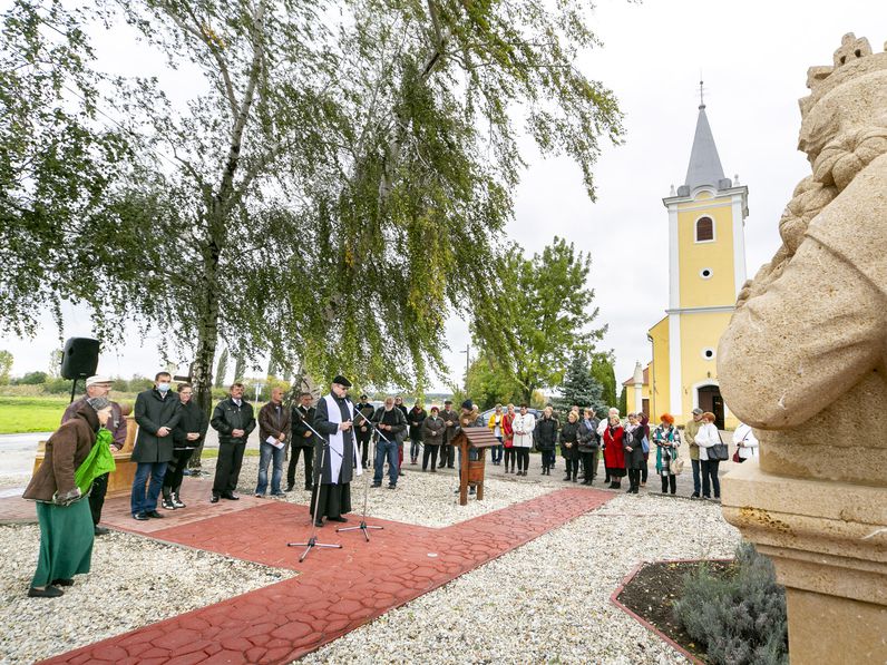 Megújult a községháza és Szent Imre-szobrot is avattak Ebergőcön