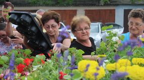 Virágba borulnak az otthonok és kertek