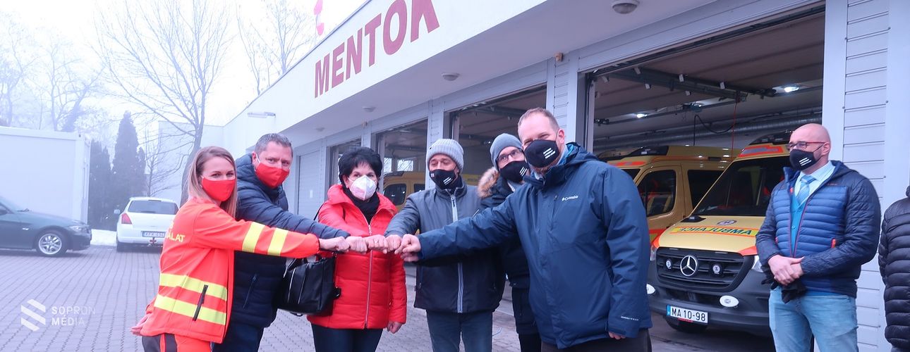 Motorosok adakoztak a mentőalapítványnak