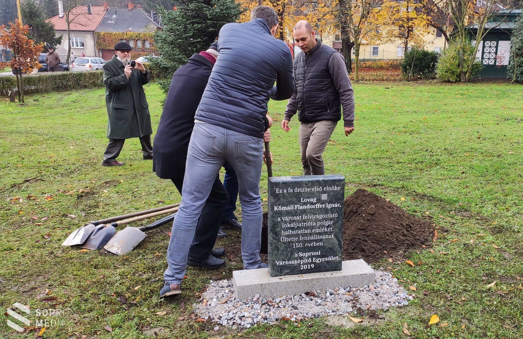 Fát ültettek Flandorffer Ignác emlékére