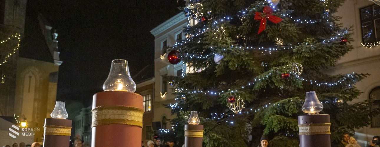 Advent negyedik vasárnapján fellobbant az utolsó gyertya lángja is. 