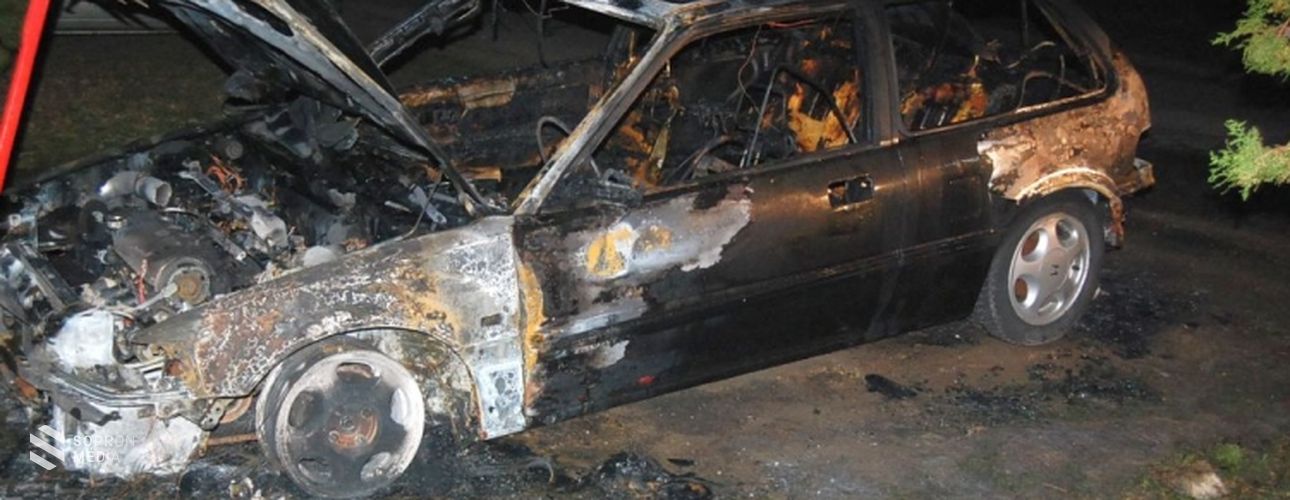 Évente mintegy harminc esetben riasztják megyénkben a tűzoltókat égő járművekhez