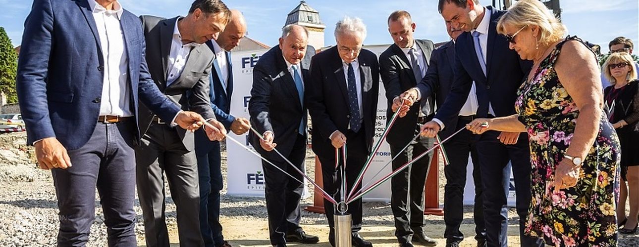 Alapkőletétel – megkezdődött a parkolóház építése az Árpád utcában