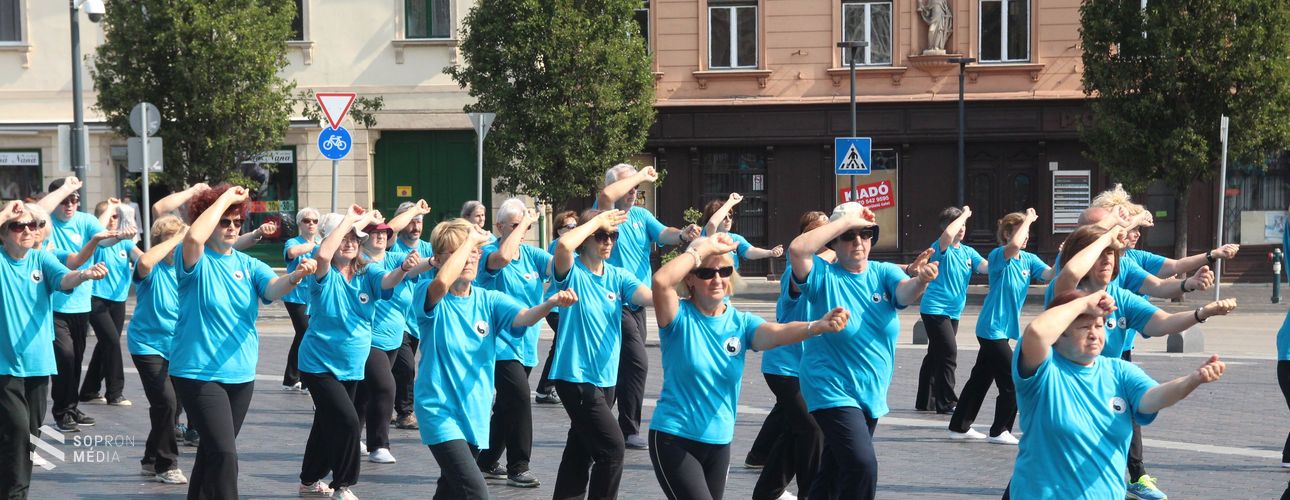 Megtöltötték harmóniával a Várkerületet