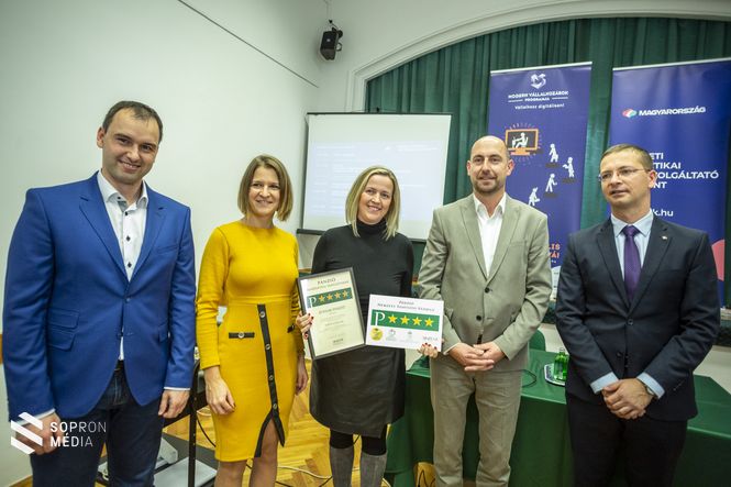 A 100. panzióminősítést vehette át a soproni Átrium Panzió, a Magyar Turisztikai Ügynökség országos roadshow-ján.