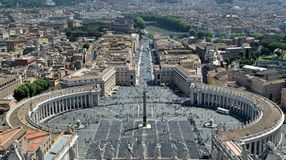 Ma kezdődik a konklávé