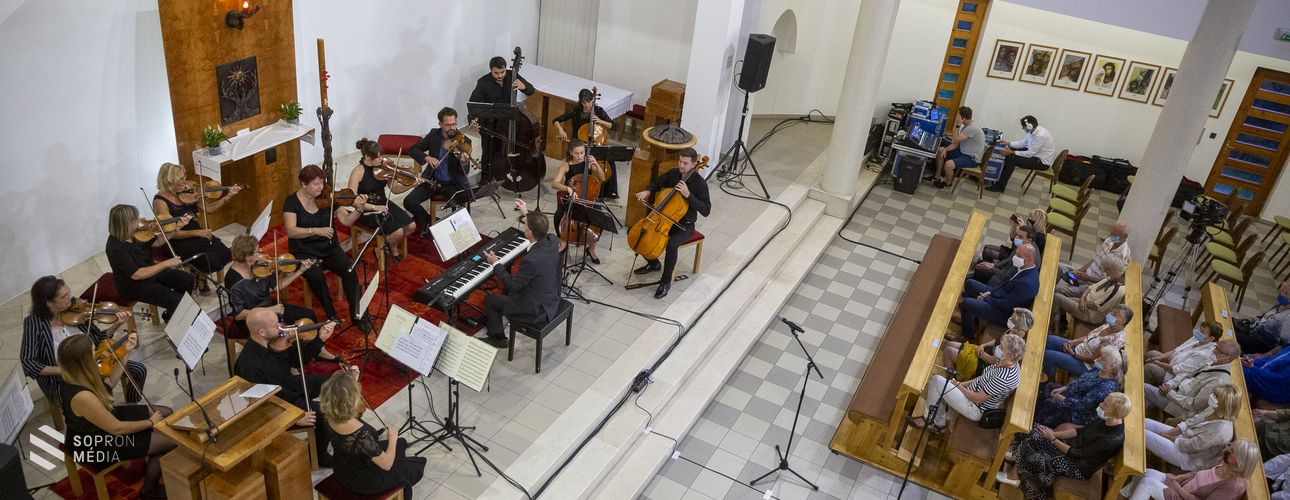 Templomi koncert a Jereván lakótelepen