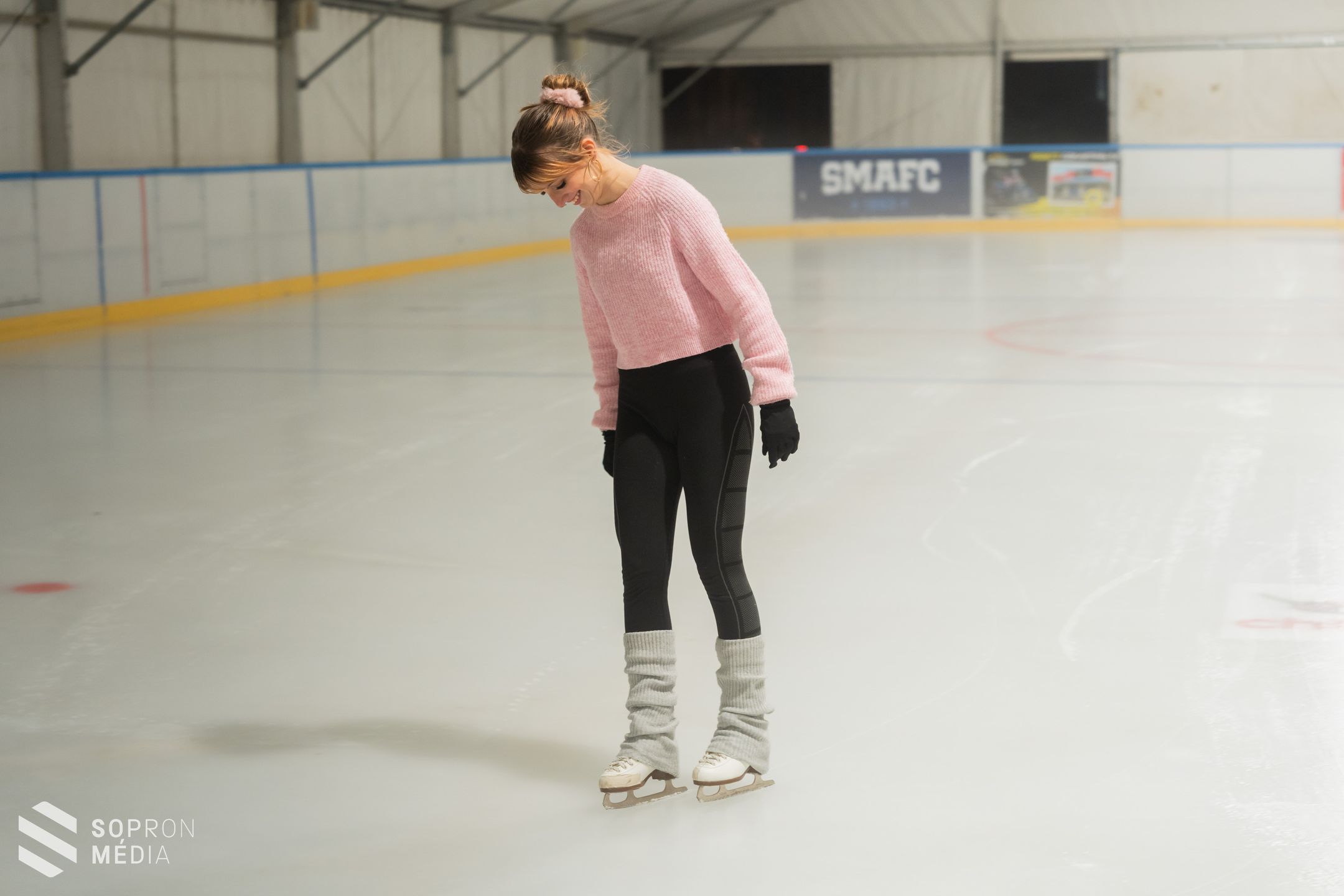 Birtokba vették a korcsolyázók a soproni műjégpályát